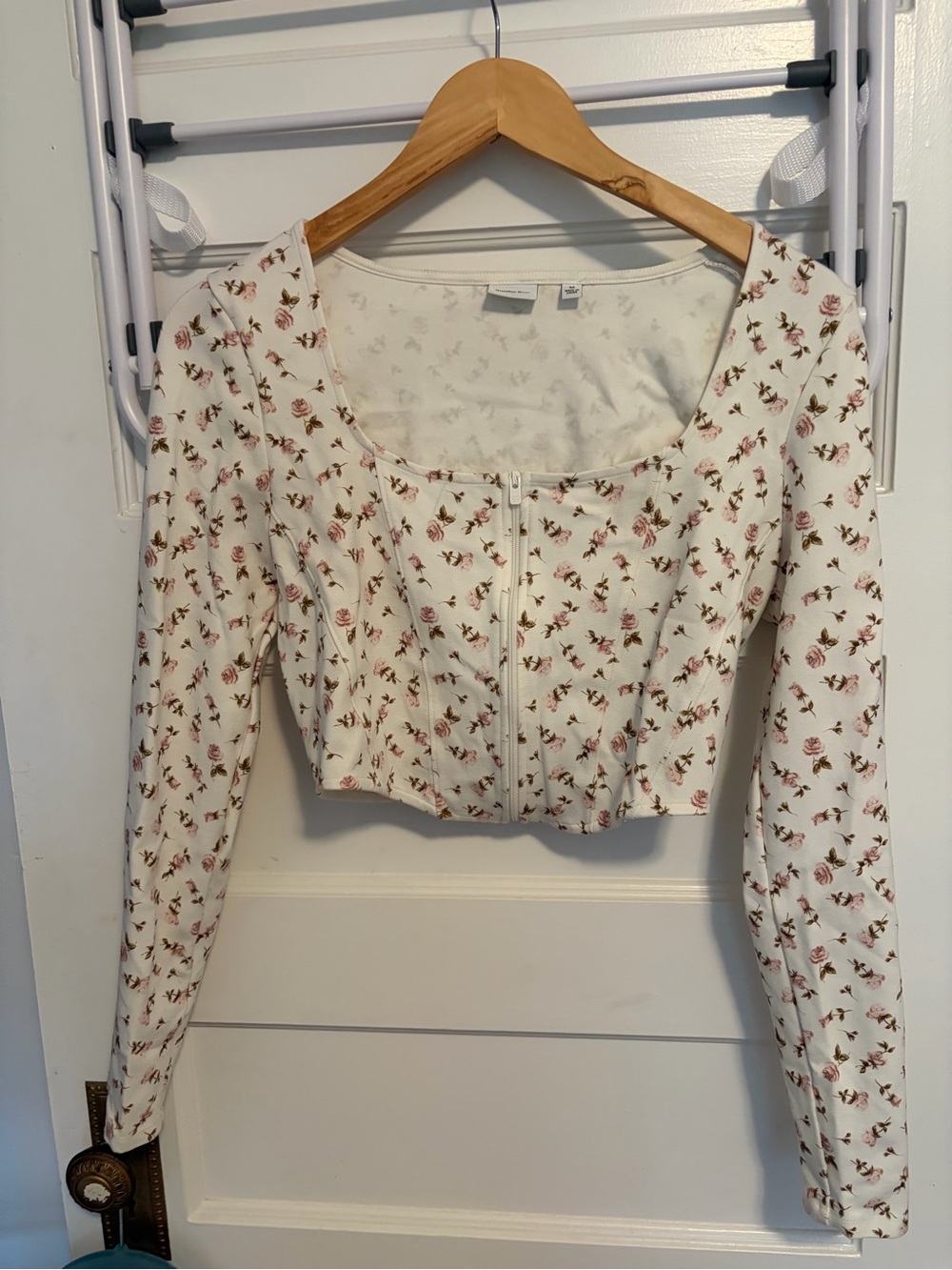 Aritzia Floral Zip-Front Long Sleeve Crop Top